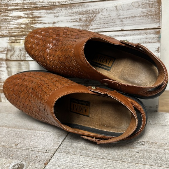 Ariat euc brown woven leather slip back convertible slip on mule clogs booties - Picture 11 of 12